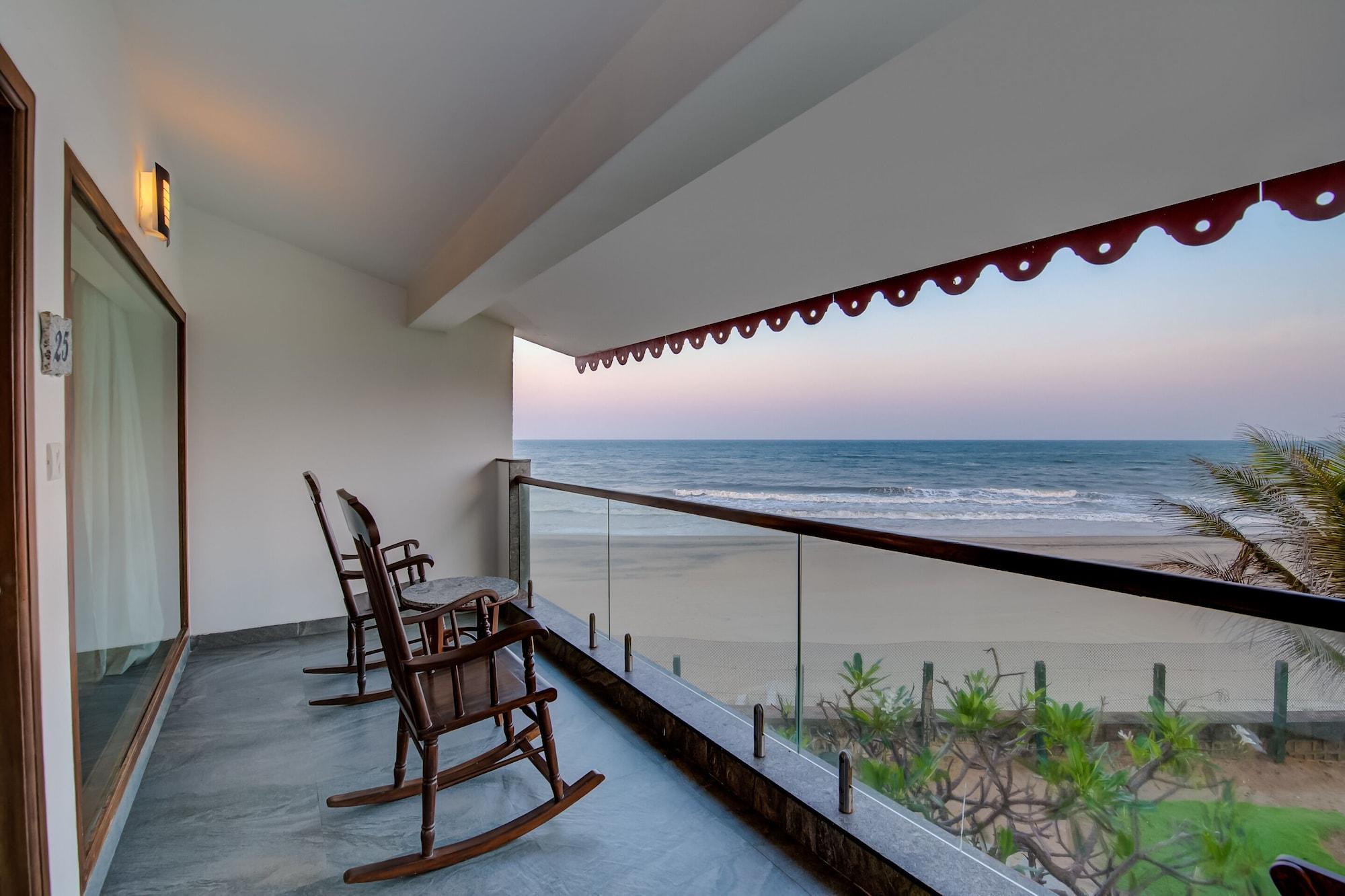 Radisson Blu Resort Temple Bay Mamallapuram מראה חיצוני תמונה A balcony in a hotel