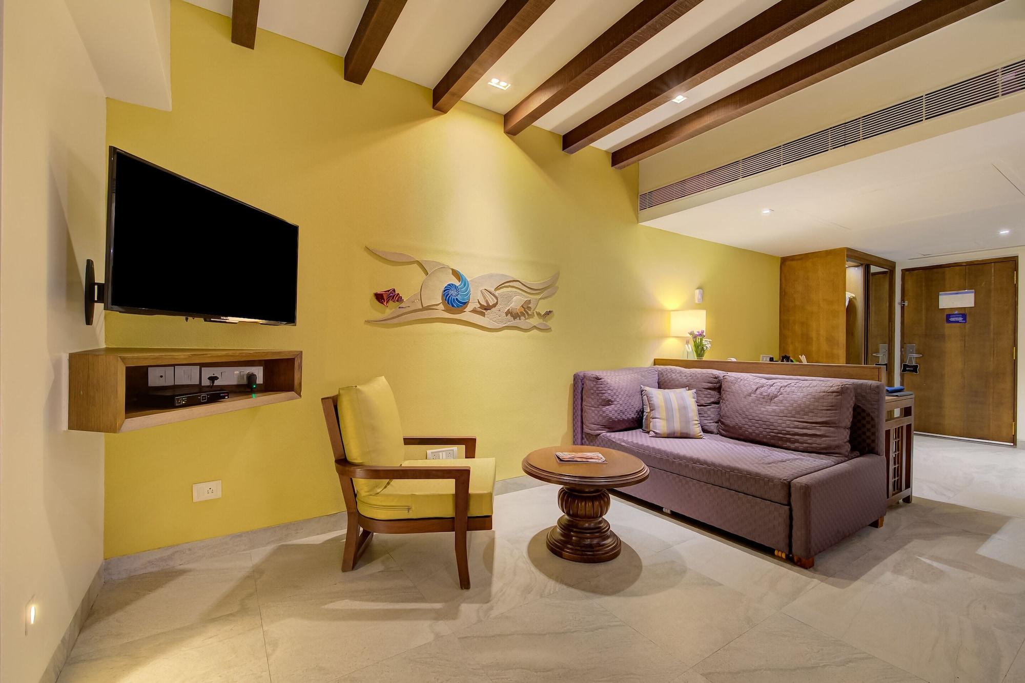 Radisson Blu Resort Temple Bay Mamallapuram מראה חיצוני תמונה Living room of a suite at the Park, Hyderabad