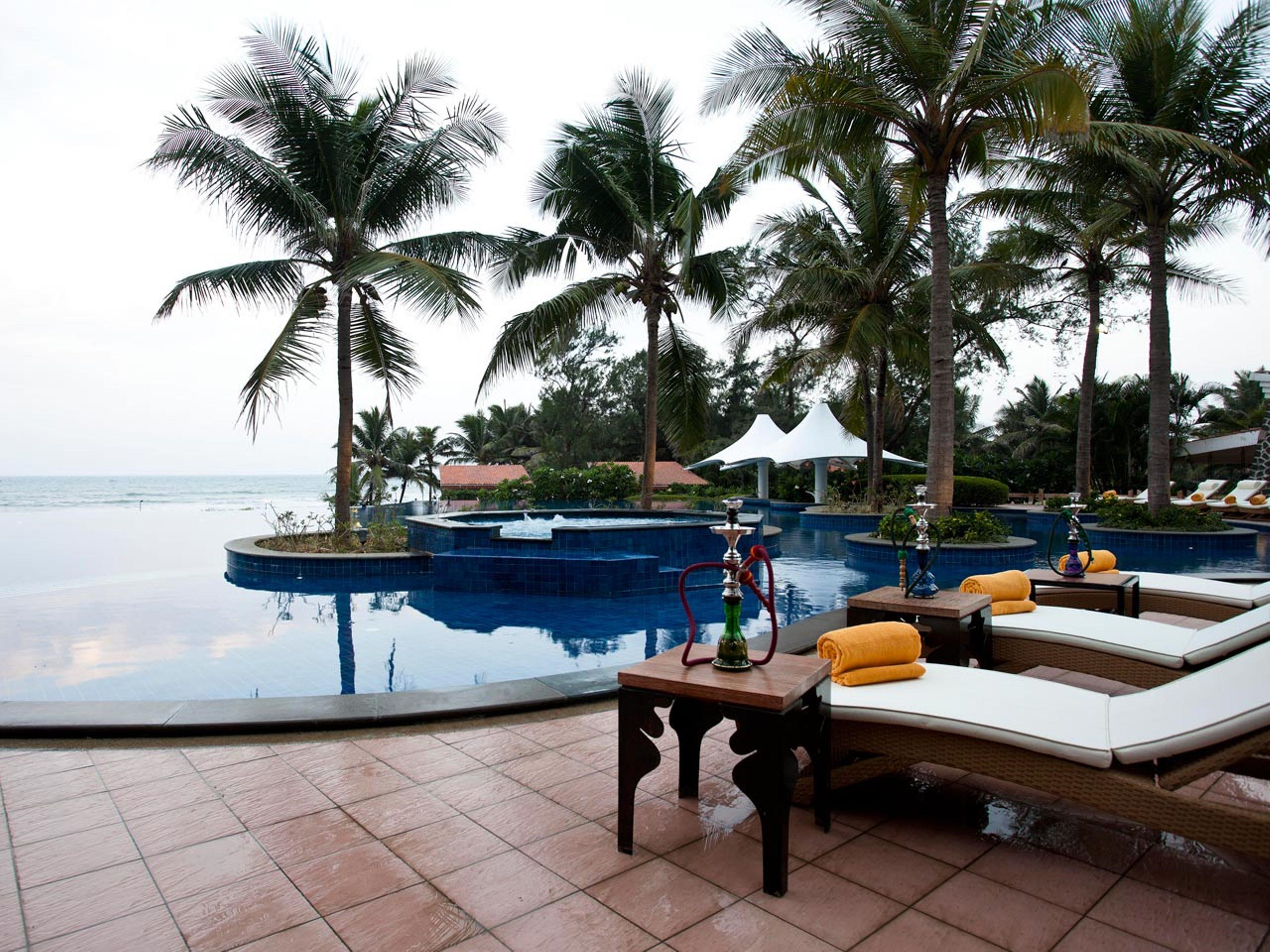 Radisson Blu Resort Temple Bay Mamallapuram מראה חיצוני תמונה Pool at the Intercontinental Hotel, Changi