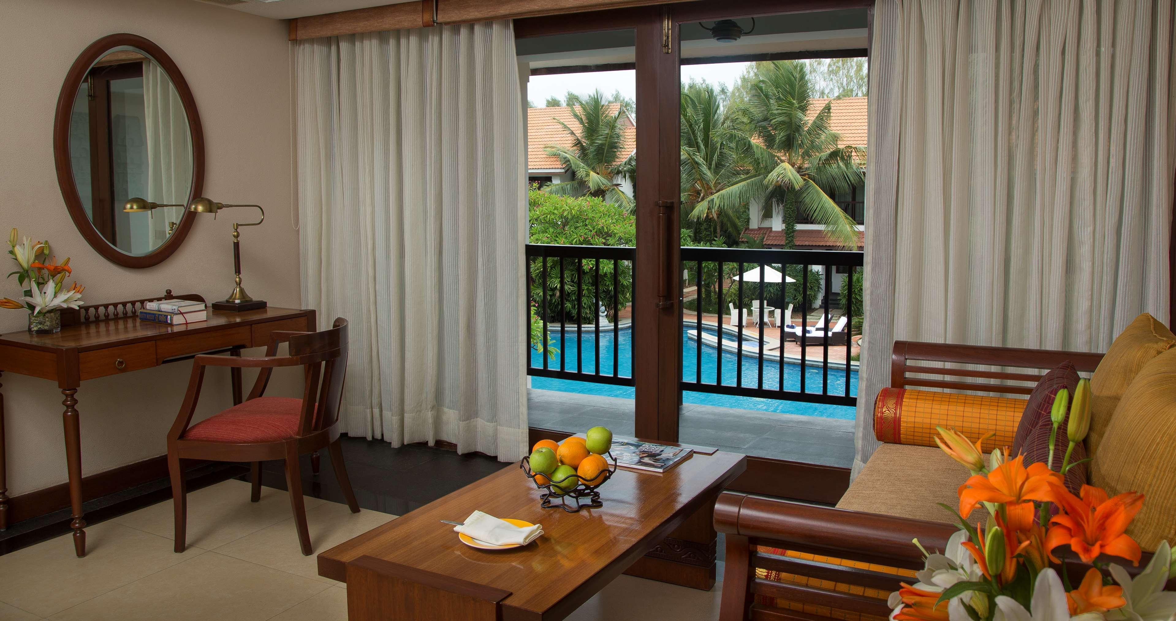 Radisson Blu Resort Temple Bay Mamallapuram מראה חיצוני תמונה A room at the resort